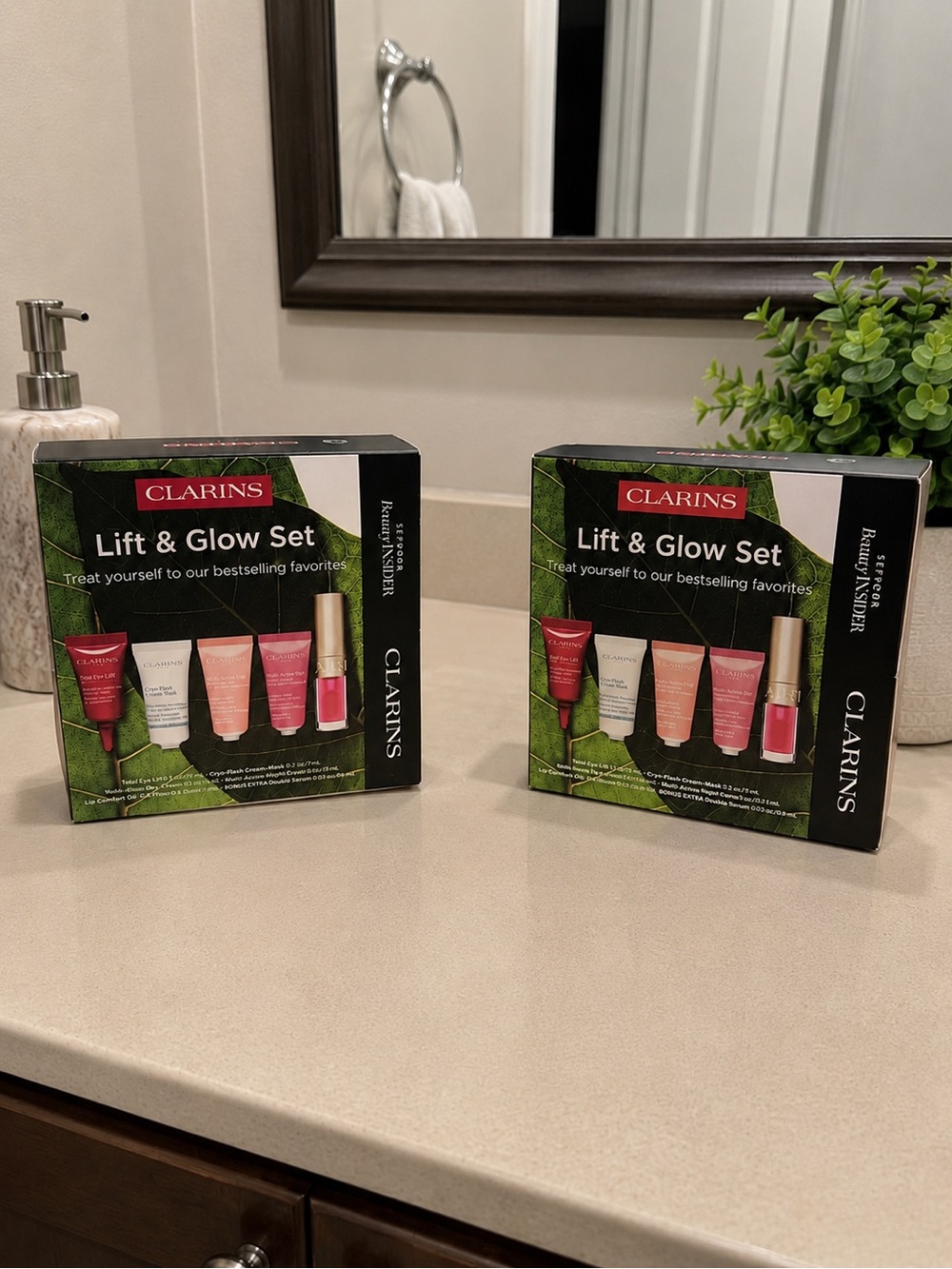 (1) Clarins Lift & Glow Set - 5 Bestsellers Kit!